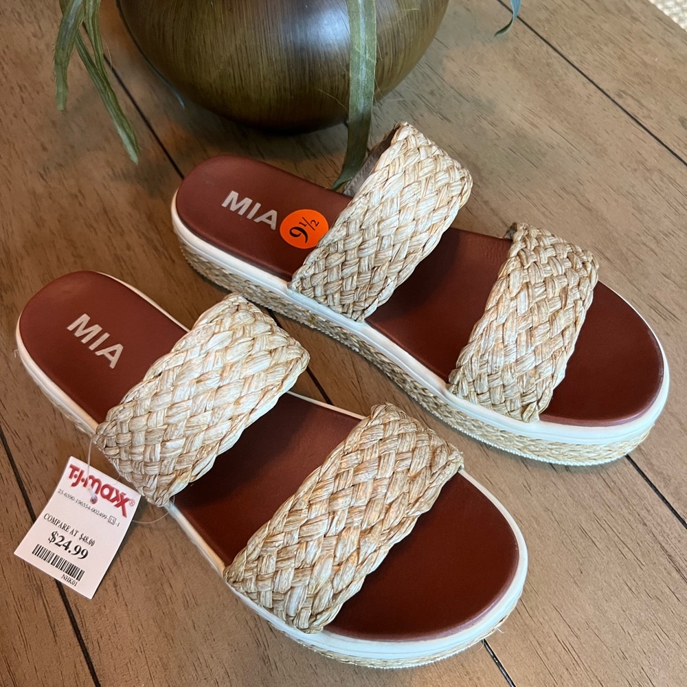 MIA Natural Woven Platform Sandals - Picture 2 of 2